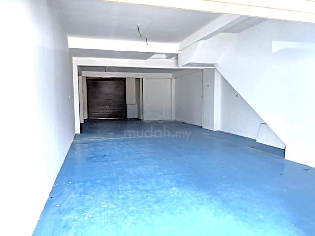 Puchong bandar puteri 5, shop office touchup for rent 1