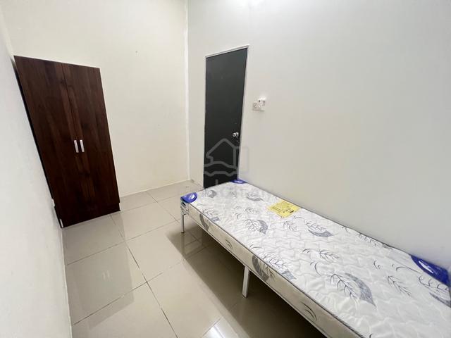 Merdeka Discount Rm200.Bilik Single utk lelaki 1min ke bandar Rawang 1