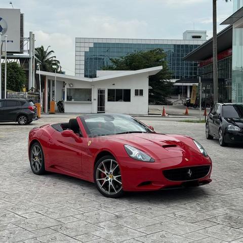 2011 Ferrari CALIFORNIA 4.3 (A) ROSSO CORSA! - 1