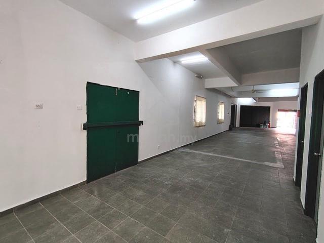 Corner + Ground floor Shoplot | Taman University Indah |Seri Kembangan 1