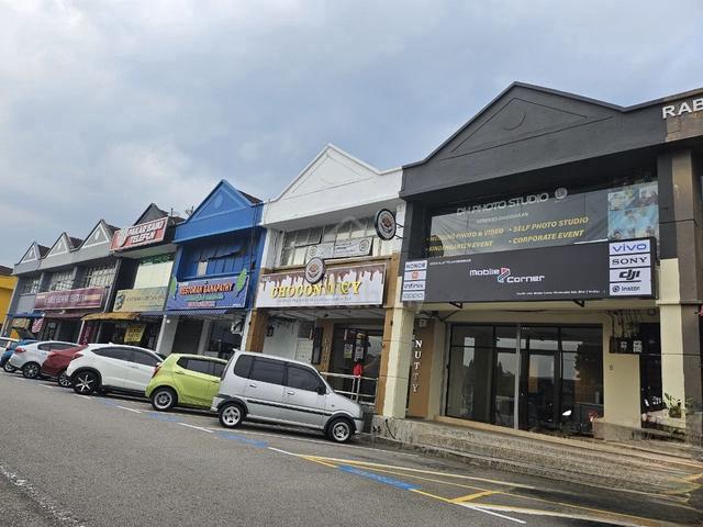 Taman University @ Jalan Kebudayaan Double Storey of Ground Floor 1