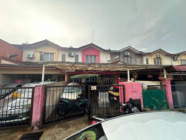 Double Storey Persiaran Desa Puteri 3, Bandar Tasik Puteri, Rawang 1