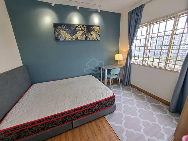 Male Mid & Master Rooms @ Puncak Seri Kelana Condo, walk to Aegis, LRT 1
