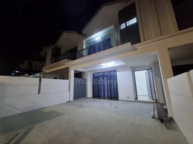 Austin Duta 5 Double Storey Terrace House 4 Bed Brand New For Rent 1