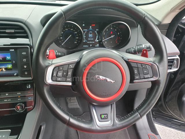 2018 Jaguar F-PACE 2.0 INGENIUM R-SPORT LOW MILEAG - 5