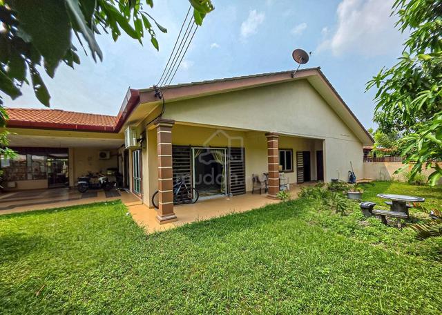 RENOVATED CORNER LOT Teres Setingkat Taman College Height, Seremban 1