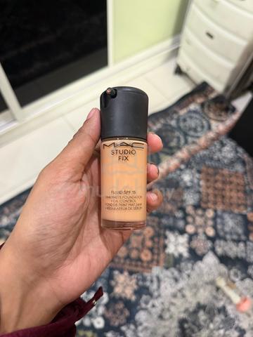 MAC Studio Fix Foundation NC20 - photo 2 of 2