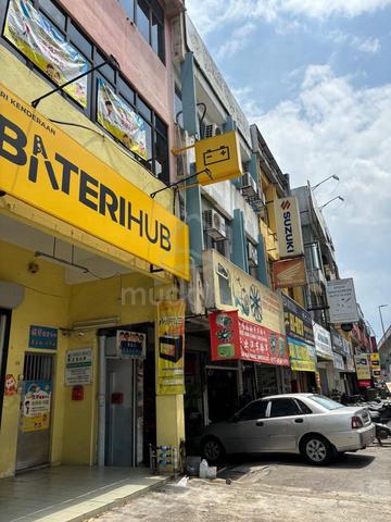 *Kepong Town @ near LRT -3 Story shop For Sale*Facing main road 1