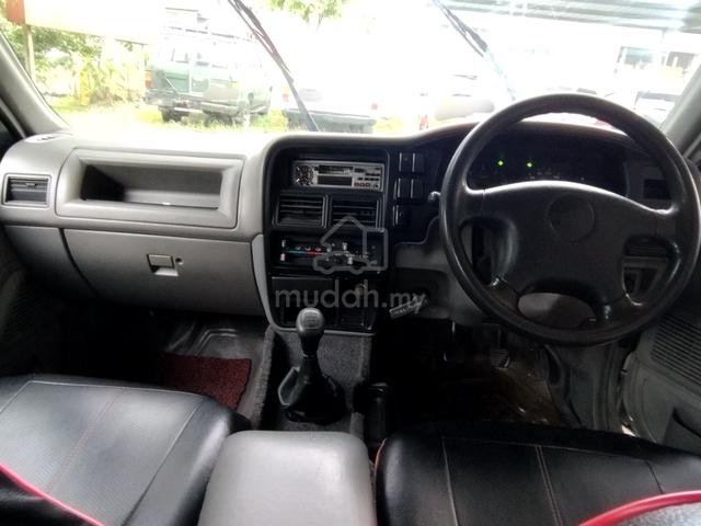 Isuzu Invader 2.8 (Manual) 2004 Green Diesel - 4