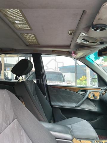 2001 Mercedes Benz E-CLASS 2.6 240 CLASSIC (CBU) - 4