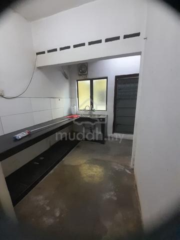 For rent selat selatan port klang double storey facing parking extend 1