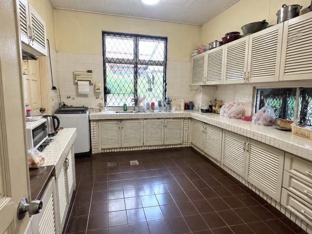 4BR 1.5 Storey Bungalow @ Seksyen 2, Shah Alam, Selangor 1