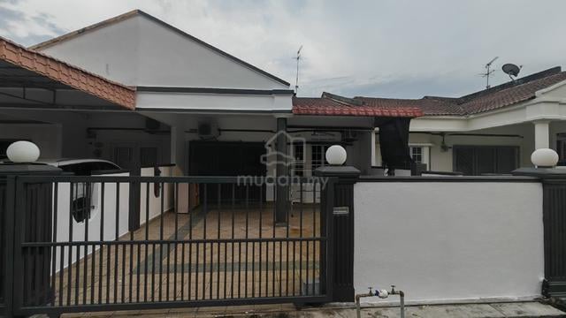 Spacious 3-Bedroom Single Storey House | Move-In Ready
1