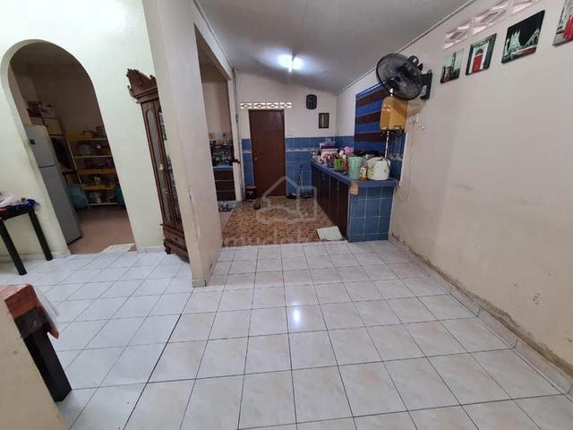 Renovated single storey semi detached taman panchor jaya paroi 4
