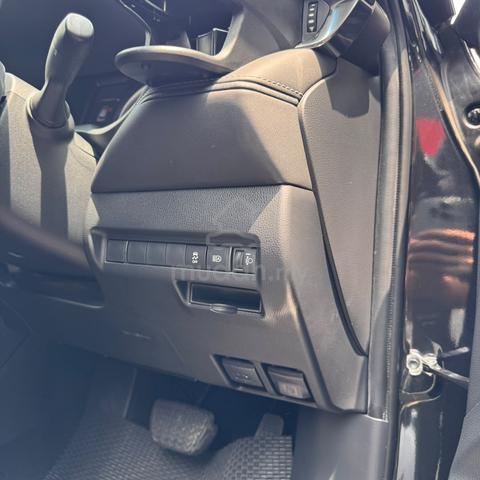 2022 Toyota Harrier 2.0 S Japan Spec - 5