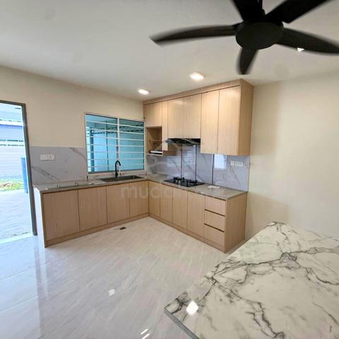 Kolombong single storey | corner | 3300 sq ft | refurbished | Iramanis 1