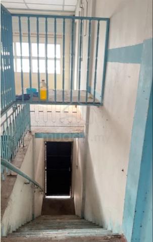 Upstairs shop for rent 1