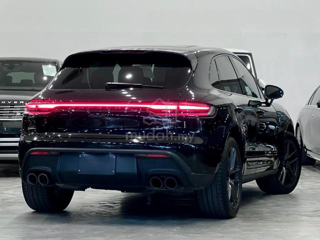 2023 Porsche MACAN T Huge Spec Panaromic Roof - 2