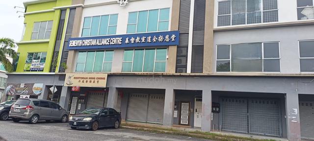 3 Storey Shoplot Bandar Rinching Seksyen 5 Semenyih for rent 1
