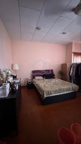 master room with private bathroom 1