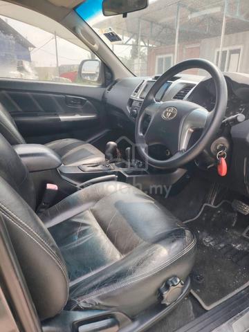 Toyota Hilux Double Cab 2.5 AT For Sale - 3