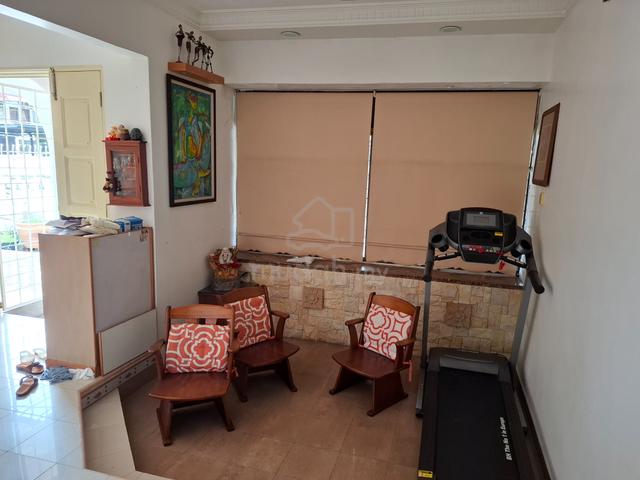 Corner unit single storey terraced house 1