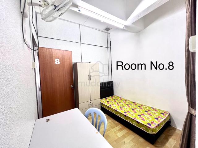 Kluang Taman Intan (Room for Rent) Upstairs Shop Lot for Male Only 1