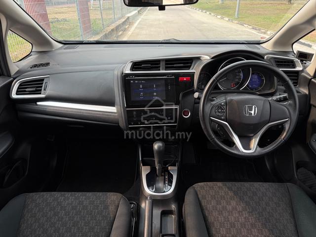 2014 Honda JAZZ 1.5 V (A) Full Loan - 5