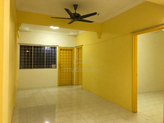 Putra Ria Apartment (Seri Kembangan) 1