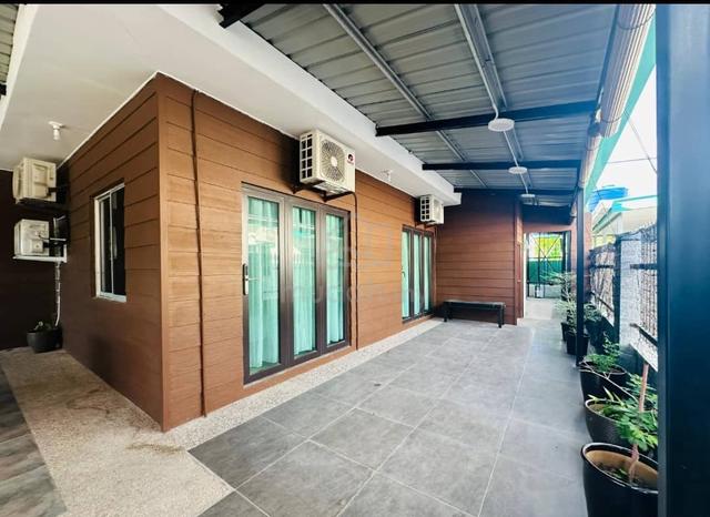 Twin Bed Middle Room at Taman Teluk Villa, Putatan 1