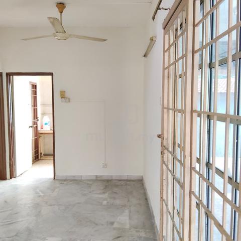 Taman putri jaya 3 storey cheras batu 9 Freehold corner unit 1