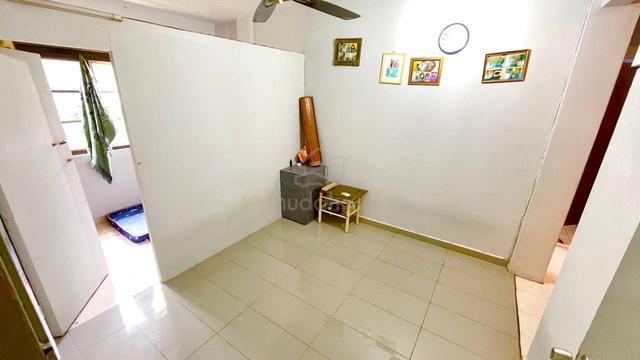 Flat Dato Ahmad Razali 1