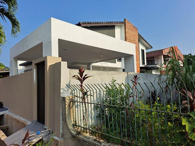 UPMARKET PELINDUNG Kampung Alor Akar Just Renovated 2-storey Semi de 1