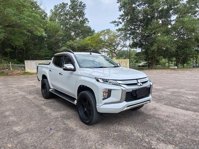 2021 Mitsubishi TRITON 2.4 VGT PREMIUM 4x4 ORI MIL - 3