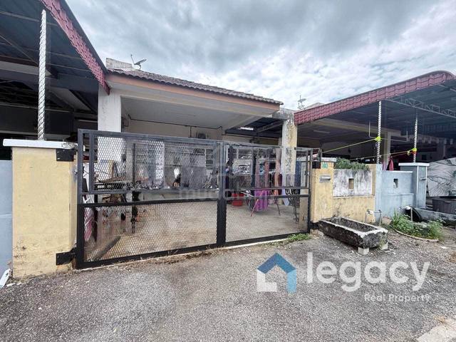 Teres Setingkat Di Taman Puncak Bougainvillea, Kuala Kangsar 1
