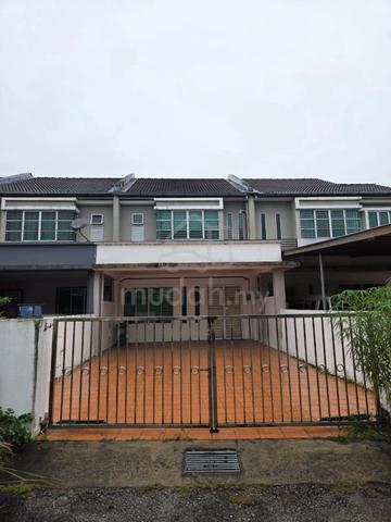 Double storey terrace at Uni Central for rent 1