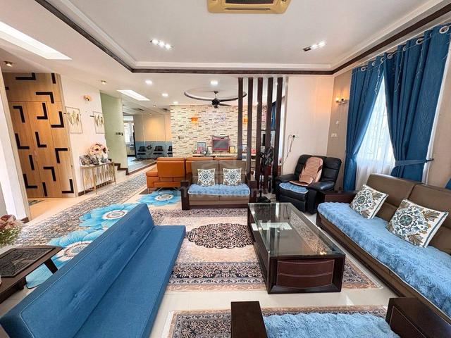 HUGE 7,966 SQ.FT💥 Bungalow Double Storey Subang Bestari 1