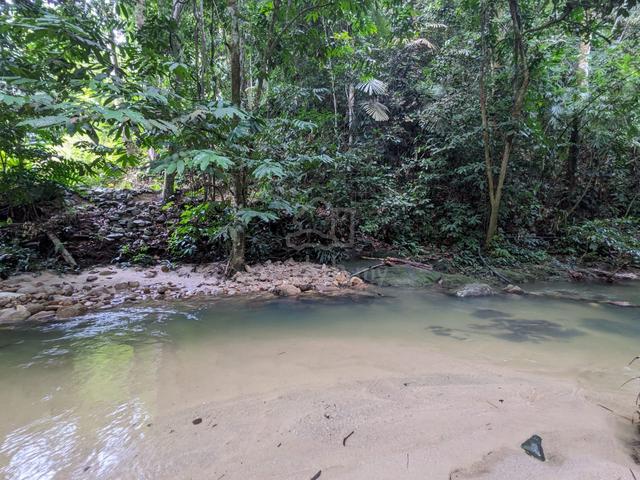 Tanah Sg Semungkis Hulu Langat 9 ekar dengan sungai 1