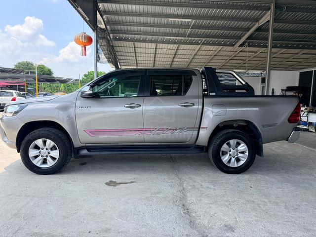 2016 Toyota HILUX 2.4 G VNT (A) ONE OWNER - 4