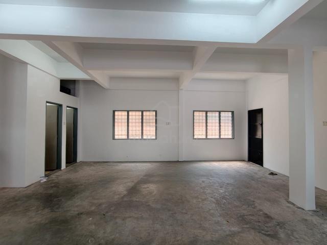 Ground floor bungalow shop for rent for storage or more 1