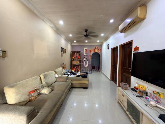 Johor Jaya Single Storey, Jalan Teratai 1