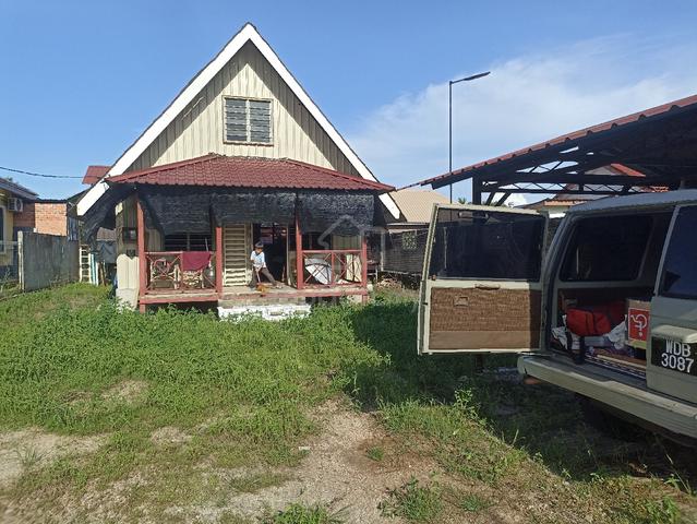 Single lot with Tiny House 1