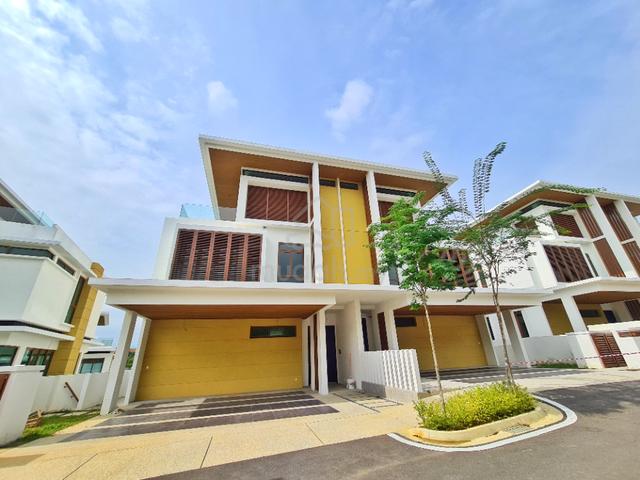 BEAUTIFUL LAKE VIEW 3.5 Storey Astana Residence, Presint 8, Putrajaya 1