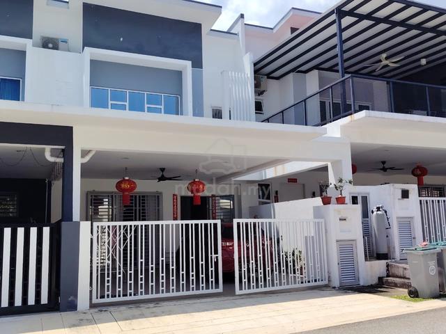 Partial Furnished 2 Storey House at Ara Sendayan @Damaris for rent 1