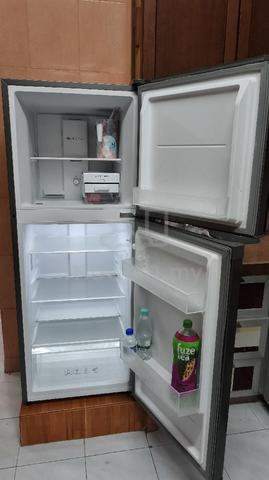 Peti Ais 200 Litre (Condition 9/10 = Macam Baru)  - photo 2 of 2