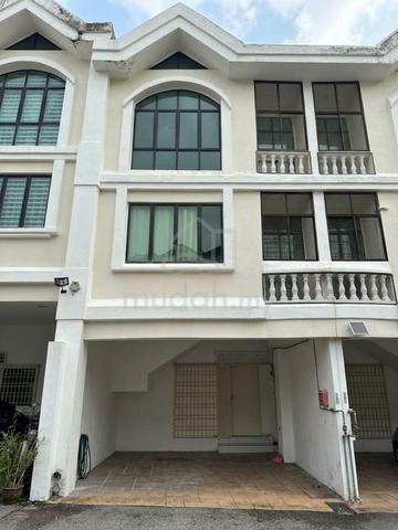 Krystal Court Townhouse CHEAP 1