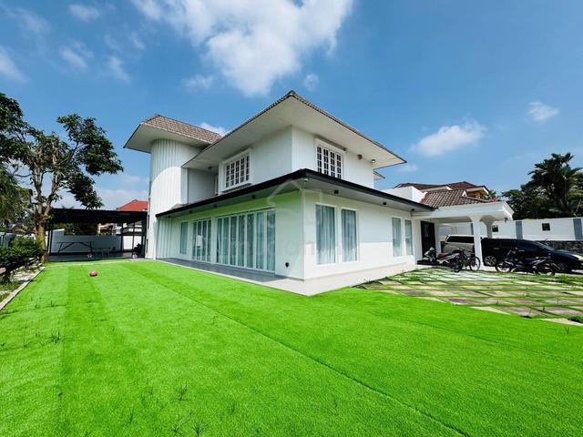 CORNER LOT + BIG LAND ! Seksyen 6 Shah Alam, Double Storey Bungalow 1