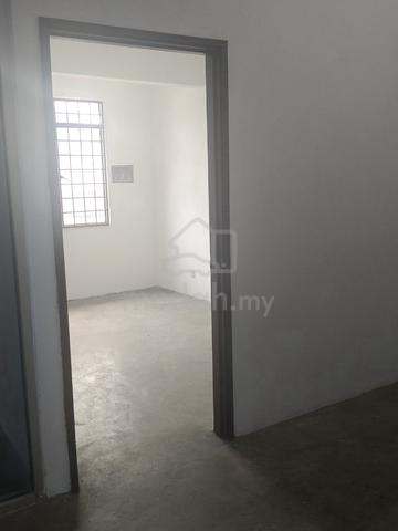 Room for rent suitable for office work or tailoring 1
