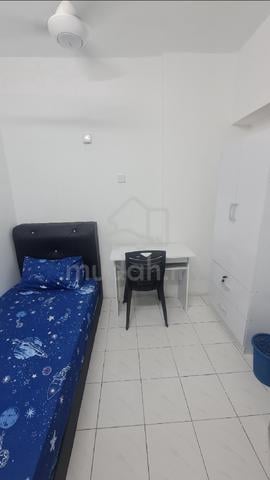 NICE ROOM FOR RENT @ APARTMENT TAMAN BUNGA NEGARA ,
SEKSYEN 27, S Alam 1