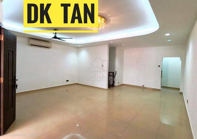 2 Storey Terrace Greenlane Lebuhraya Besi LA 2600sf Long Car Porch 1